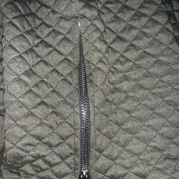 Victorious Quilted Tee - Picture 6 of 6